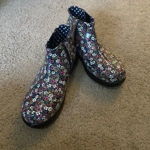 Floral pattern ankle boots from Alegria. Size: womens 6.